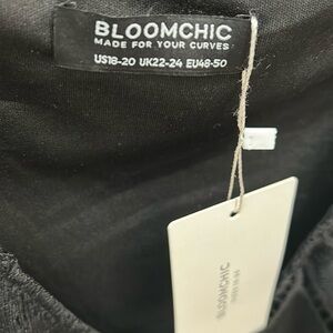 NWT Bloomchic Black Lace V-Neck Long Sleeve Blouse - Size 18/20